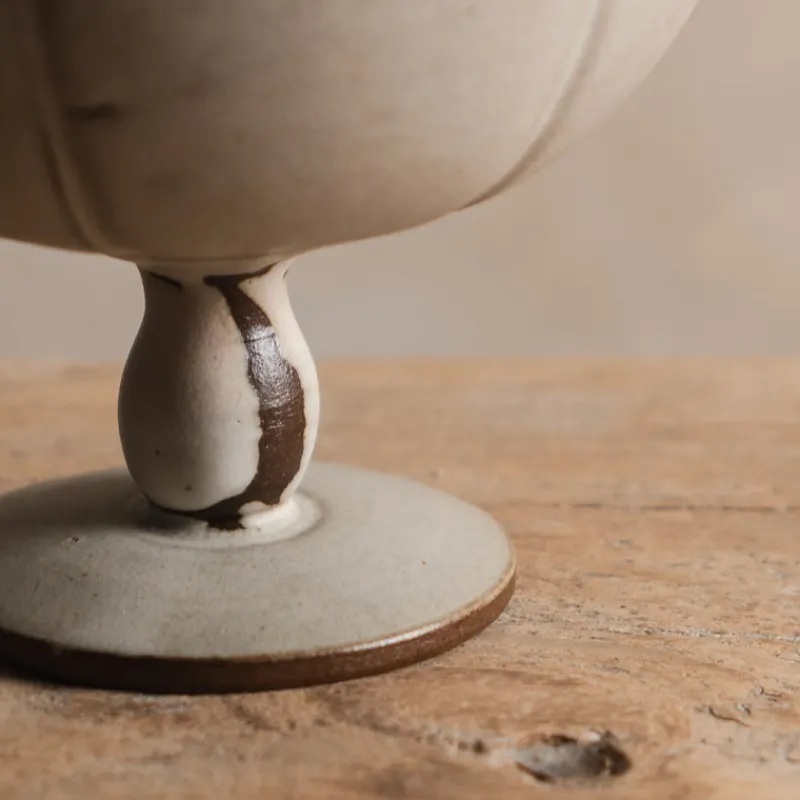 Zhitaofang's/製陶方式 Floral Footed Bowl in White Outlet