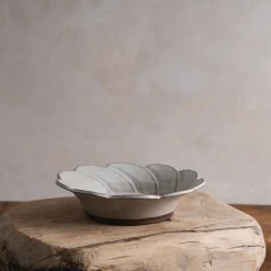 Zhitaofang's/製陶方式 Flower Shallow Bowl in White Online