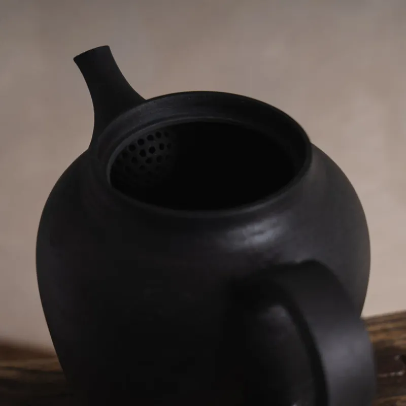 OKAUEYAKUMO Handmade Teapot in Charcoal Outlet