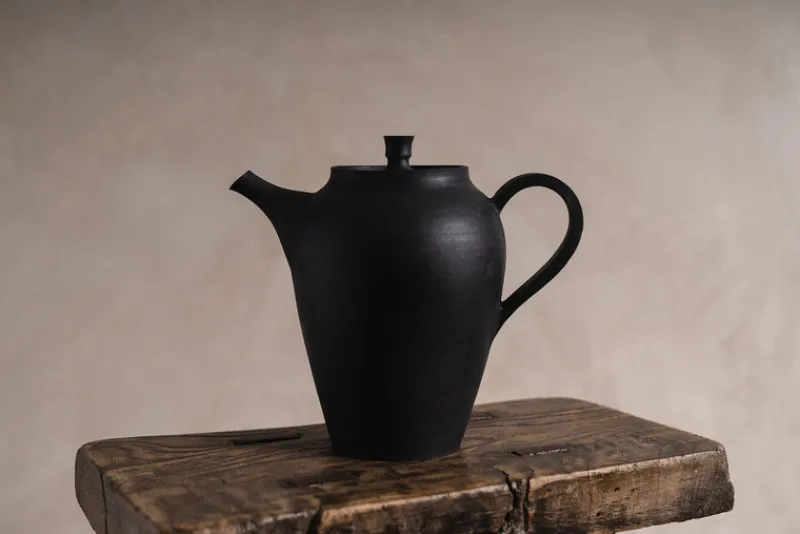 OKAUEYAKUMO Handmade Teapot in Charcoal Outlet