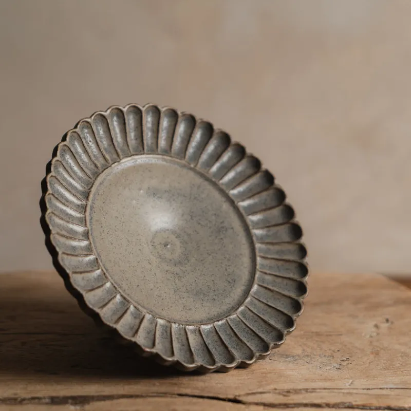 Zhitaofang's/製陶方式 Pleated Dessert Plate in Blue-Gray Online