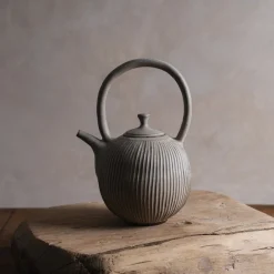 Zhitaofang's/製陶方式 Pleated Teapot in White Sale