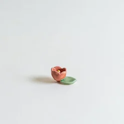 Mogutable Selects Red Camellia Chopstick Rest Hot