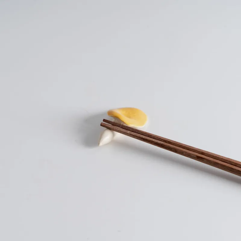 Mogutable Selects Tamogitake Mushroom Chopstick Rest Best