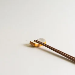Mogutable Selects Toast Chopstick Rest Online